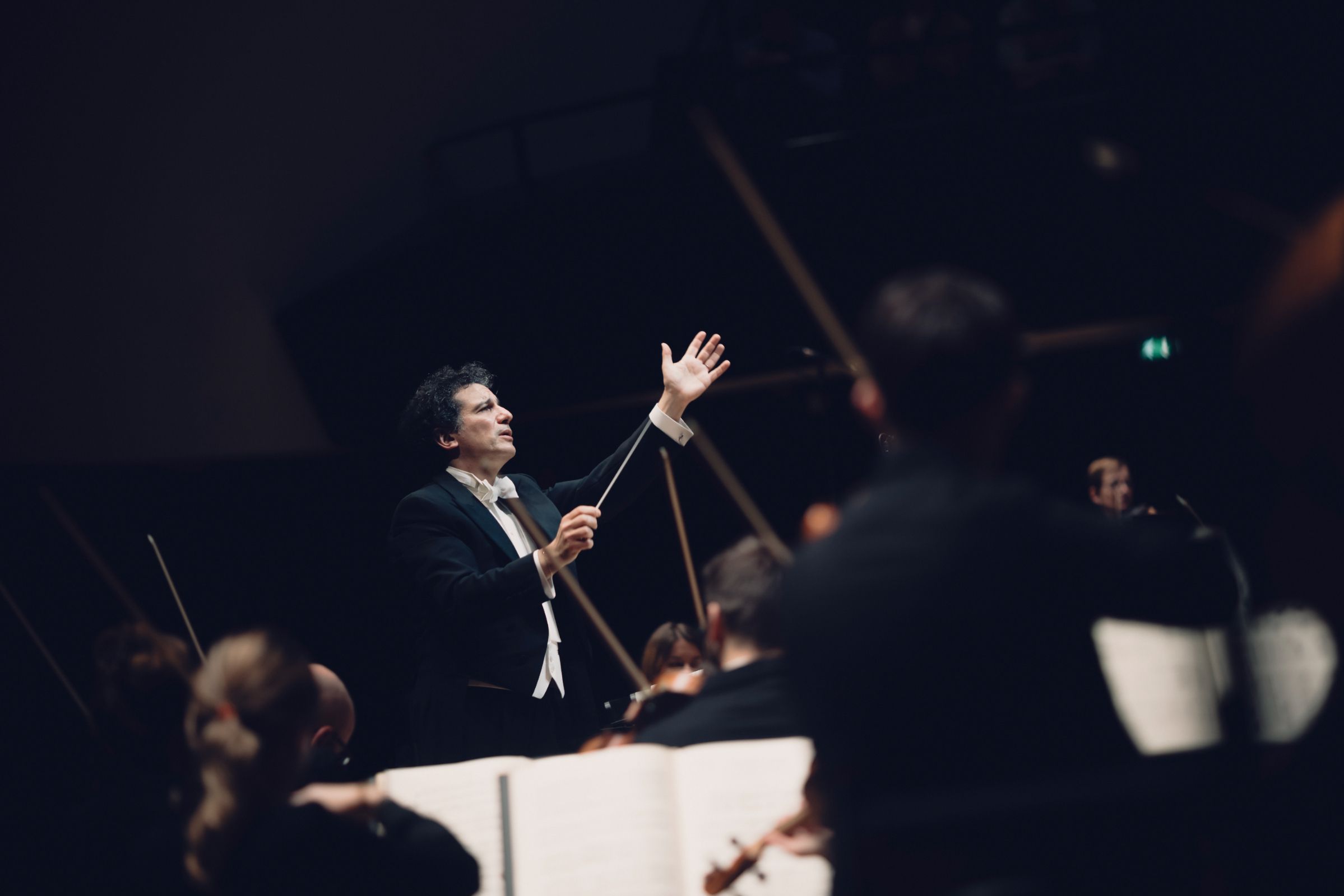 Alain Altinoglu dirige le Chœur et l'Orchestre de Paris © Denis Allard