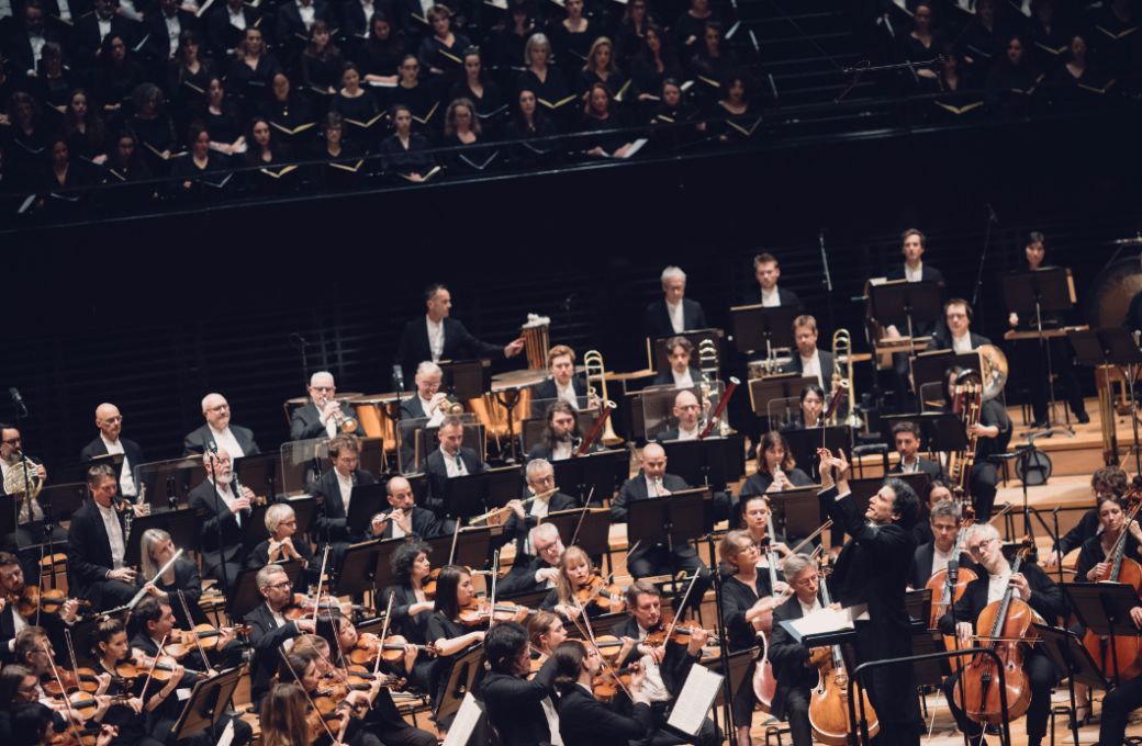 Alain Altinoglu dirige le Chœur et l'Orchestre de Paris © Denis Allard