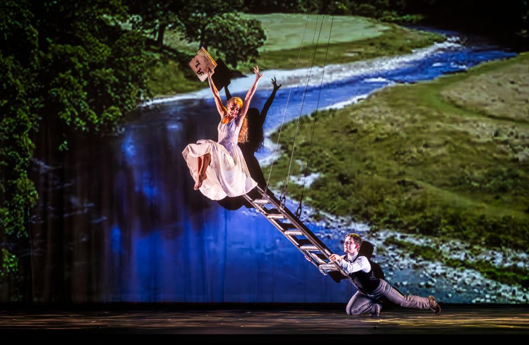 MOMIX in Moses Pendleton's <i>ALICE</i> &copy; Renato Mangolin