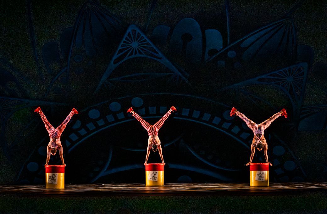 MOMIX in Moses Pendleton's <i>ALICE</i> &copy; Renato Mangolin