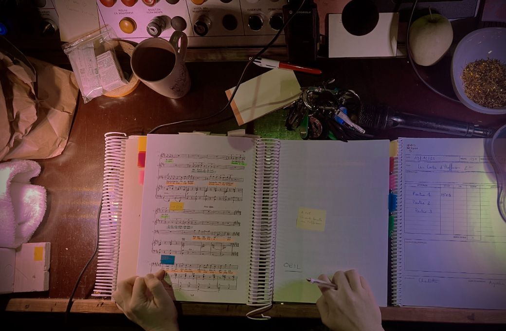 La partition de Charlotte Goupille-Lebret des <i>Contes d'Hoffmann</i> &copy; Tristan Labouret / Bachtrack