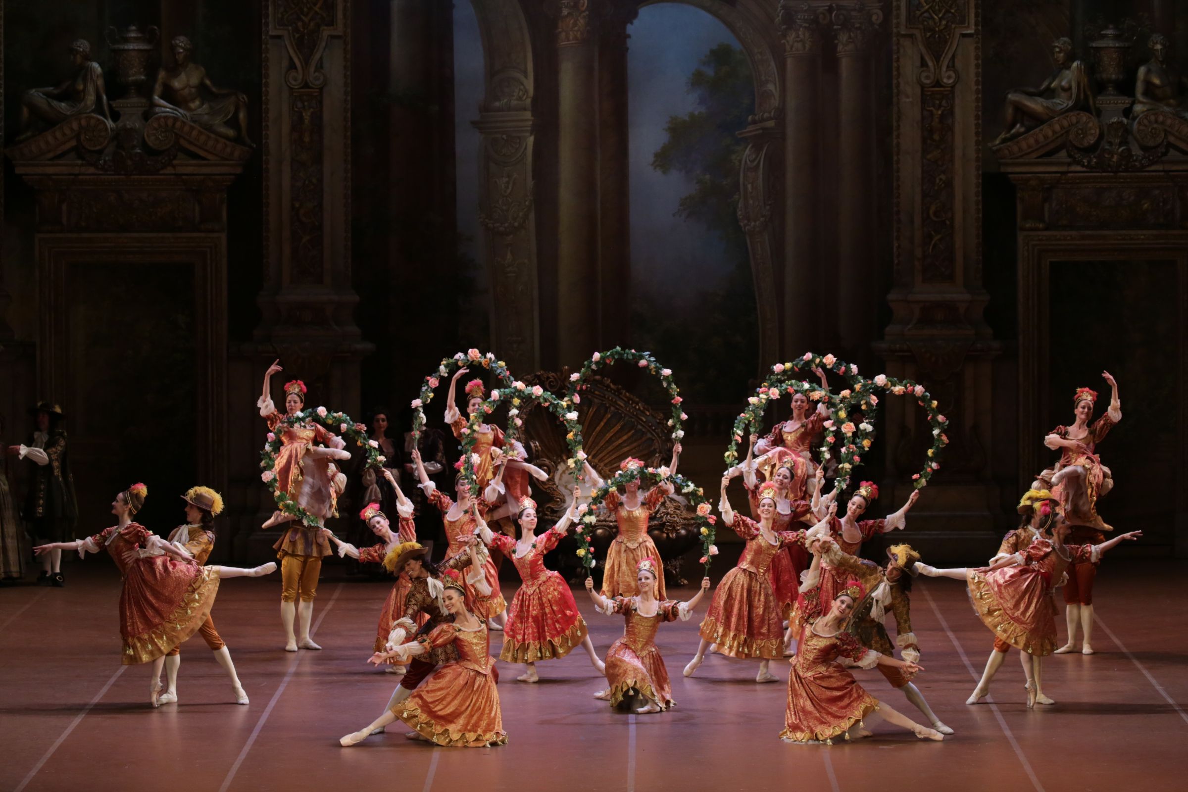 Teatro alla Scala in Act 1 of Rudolf Nureyev's <i>The Sleeping Beauty</i> &copy; Teatro alla Scala