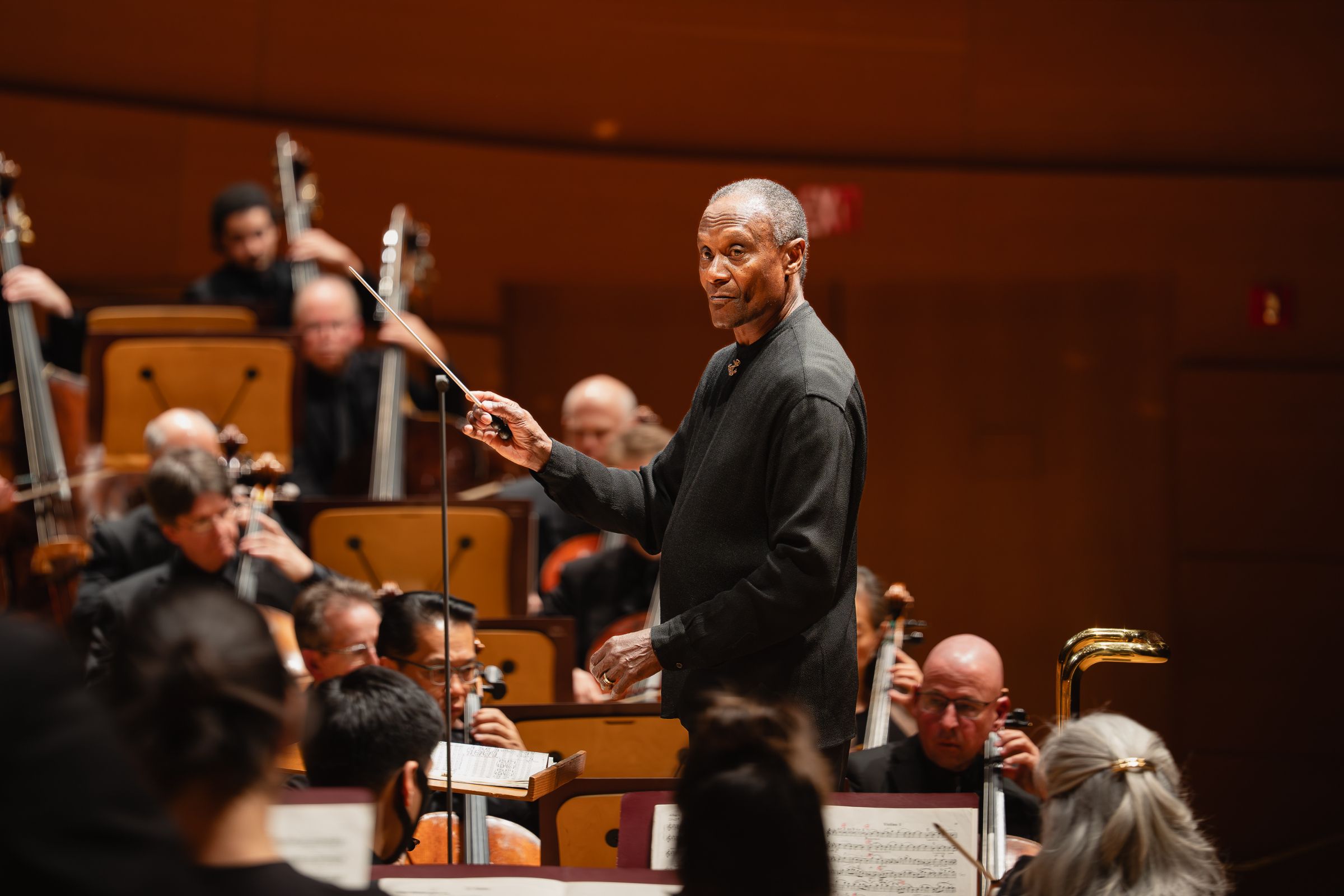 Thomas Wilkins conducts the Los Angeles Philharmonic &copy; Farah Sosa, courtesy of the LA Phil