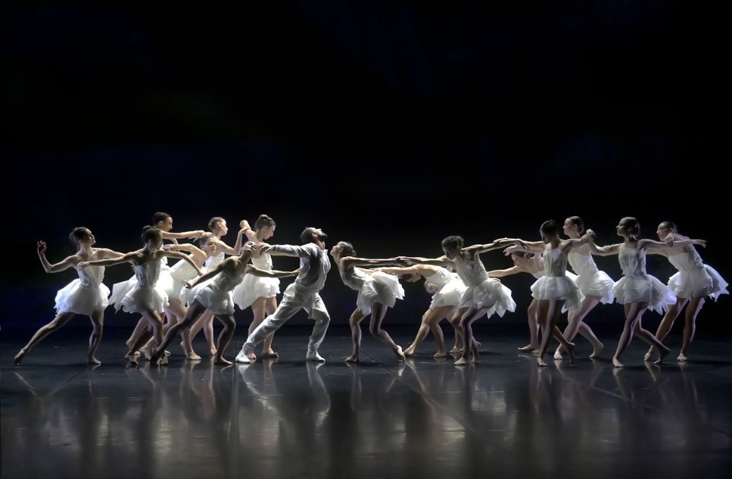 Le <i>Lac des cygnes</i> d'Angelin Preljocaj &copy; JC Carbonne
