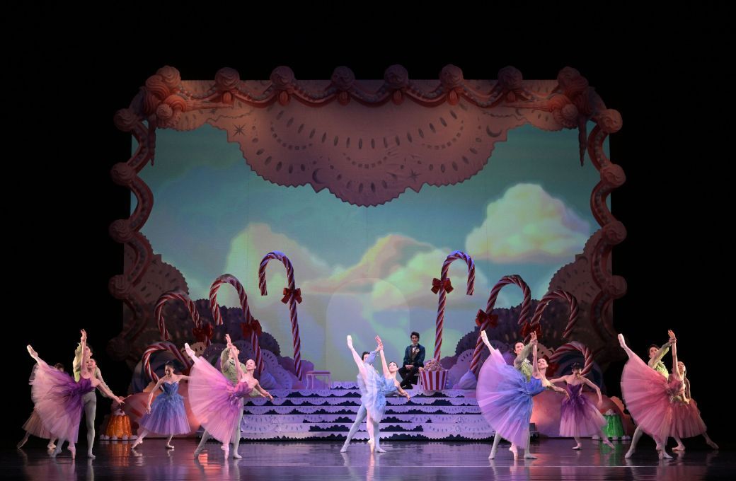 National Ballet of Japan in Will Tuckett's <i>The Nutcracker</i> &copy; Takashi Shikama