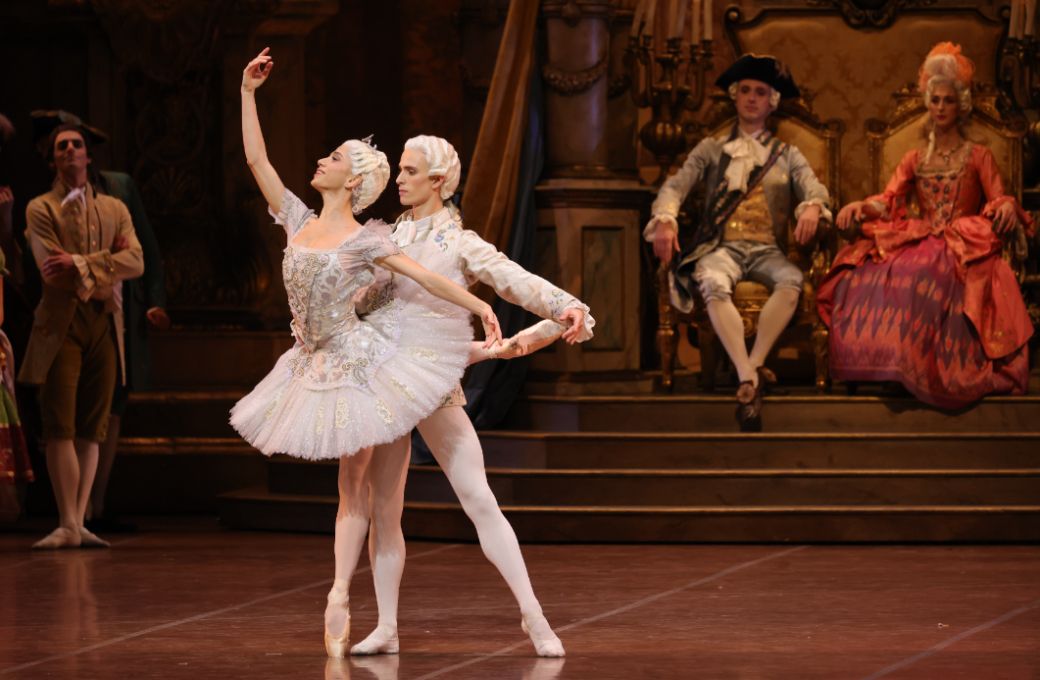 Alice Mariani as Aurora and Navrin Turnbull as Prince D&eacute;sir&eacute; in <i>The Sleeping Beauty</i> &copy; Brescia e Amisano, Teatro alla Scala