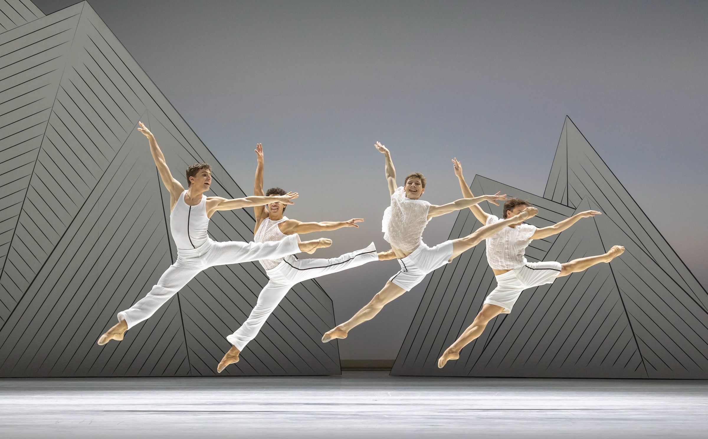 Les Ballets de Monte-Carlo in Jean-Christophe Maillot's <i>Ma Bayadère</i> &copy; Hans Gerritsen