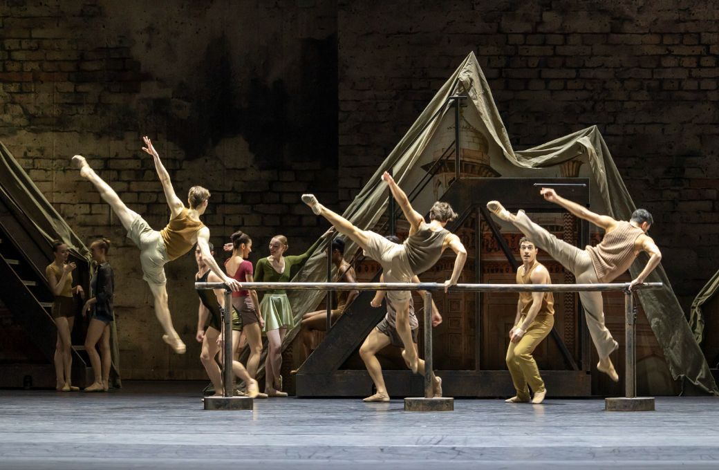 Les Ballets de Monte-Carlo in Jean-Christophe Maillot's <i>Ma Bayad&egrave;re</i> &copy; Hans Gerritsen