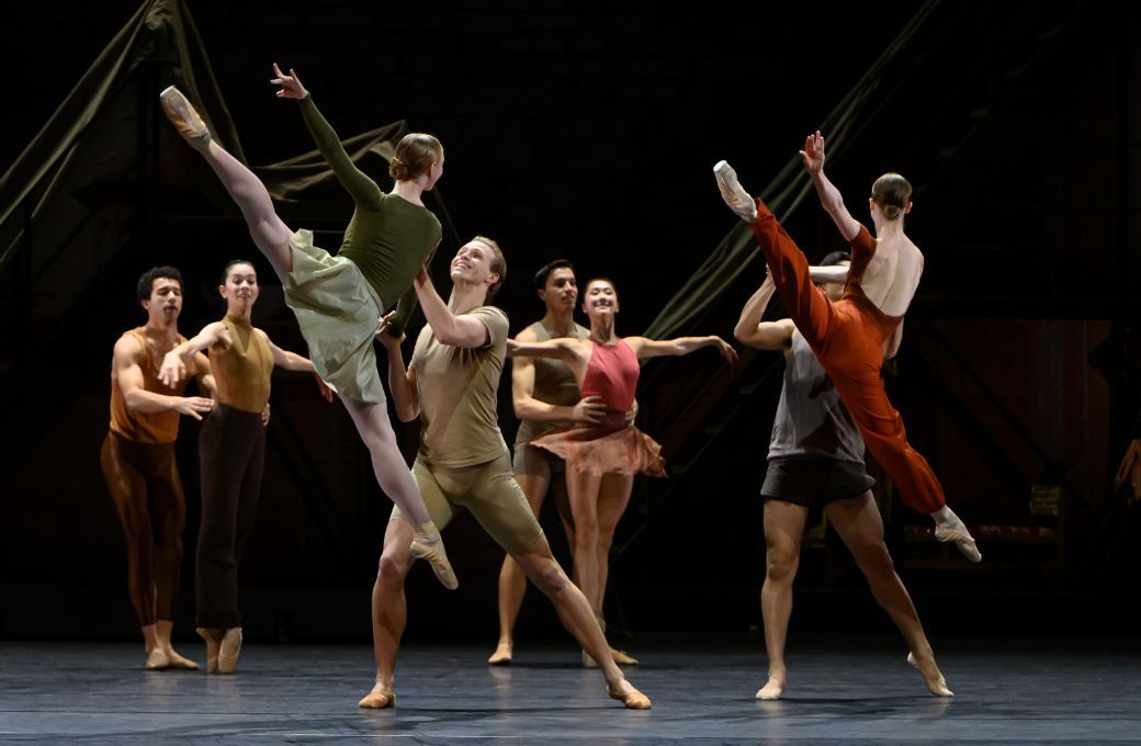 Les Ballets de Monte-Carlo in Jean-Christophe Maillot's <i>Ma Bayad&egrave;re</i> &copy; Alice Blangero