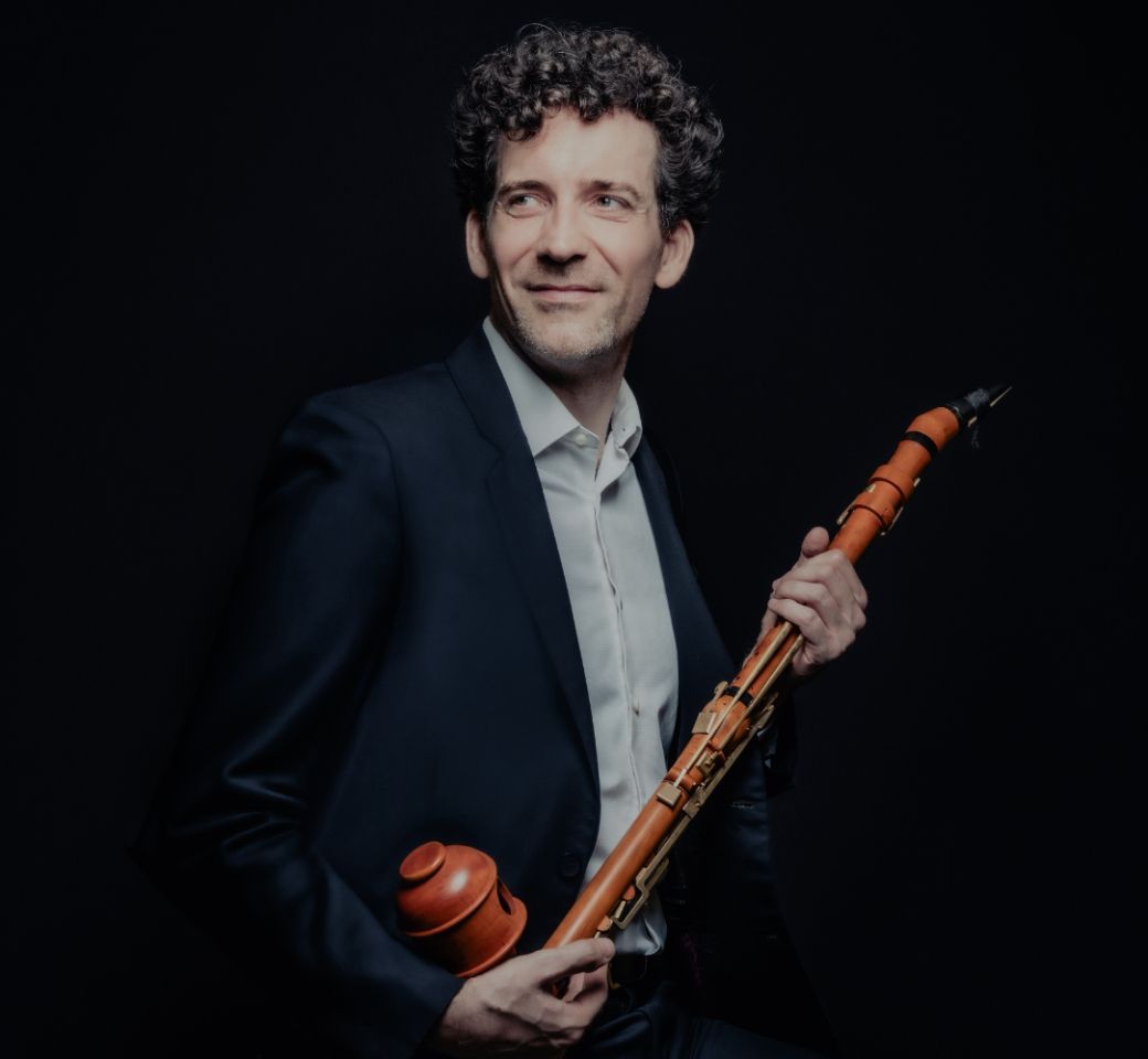 N. Baldeyrou (avec une clarinette de basset, r&eacute;plique de celle pour laquelle a &eacute;crit Mozart) &copy; Lyodoh Kaneko