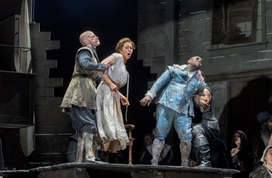 Lisette Oropesa (Elvira) and Lawrence Brownlee (Arturo) &copy; Ken Howard | Met Opera