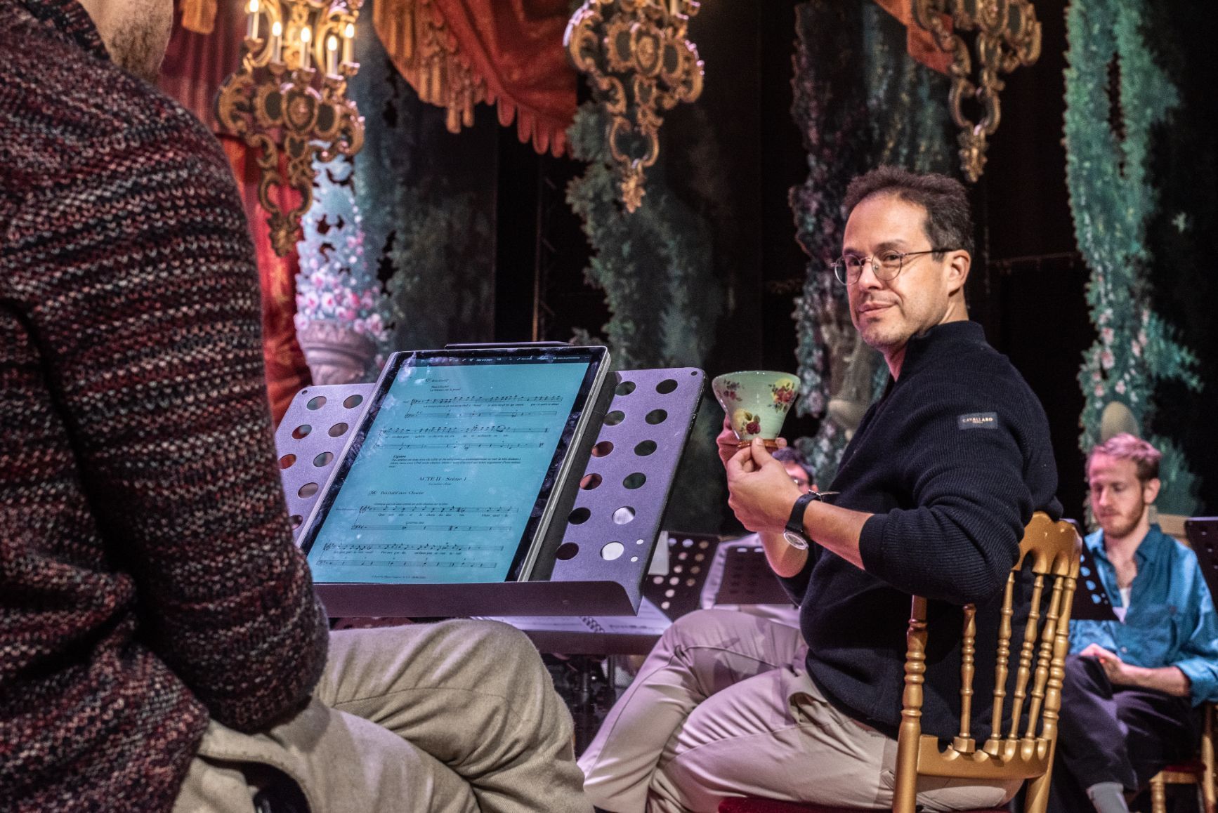 Leonardo García-Alarcón in rehearsal for <i>Les Dinos et l’Arche</i> © Charlotte Dekaise