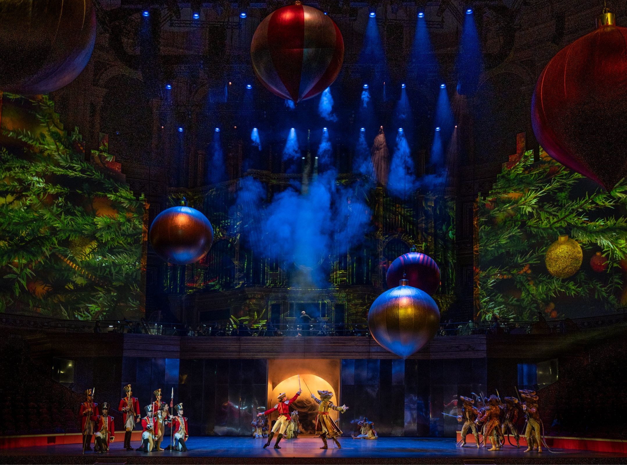 The Battle Scene, Birmingham Royal Ballet's <i>The Nutcracker</i> &copy; Anabel Moeller