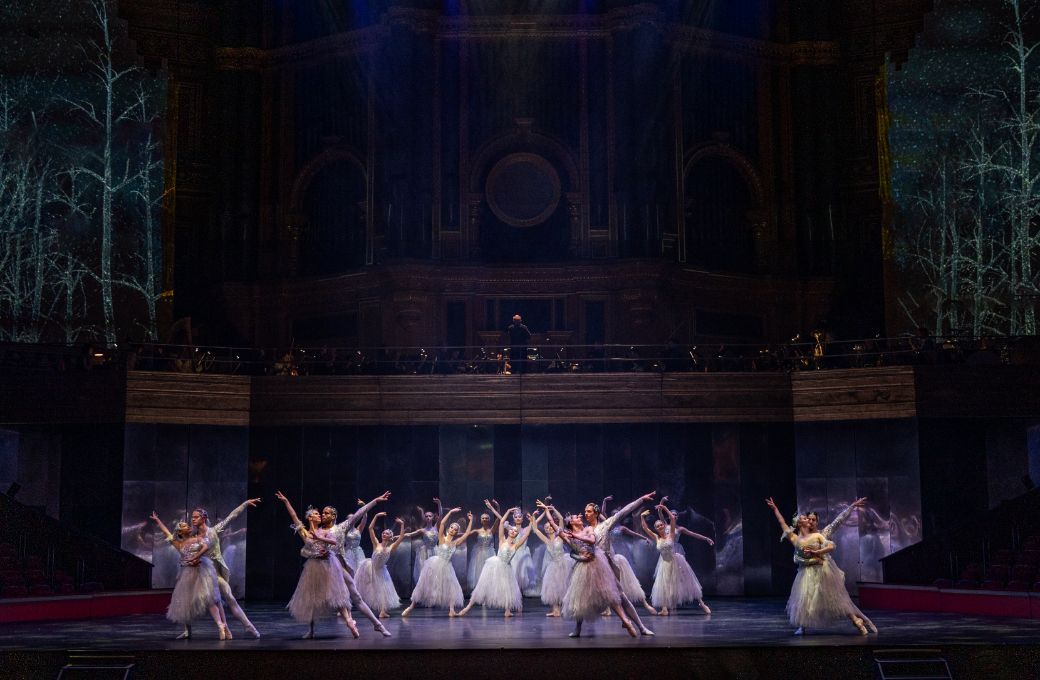 The Snow Scene, Birmingham Royal Ballet, <i>The Nutcracker</i> &copy; Anabel Moeller