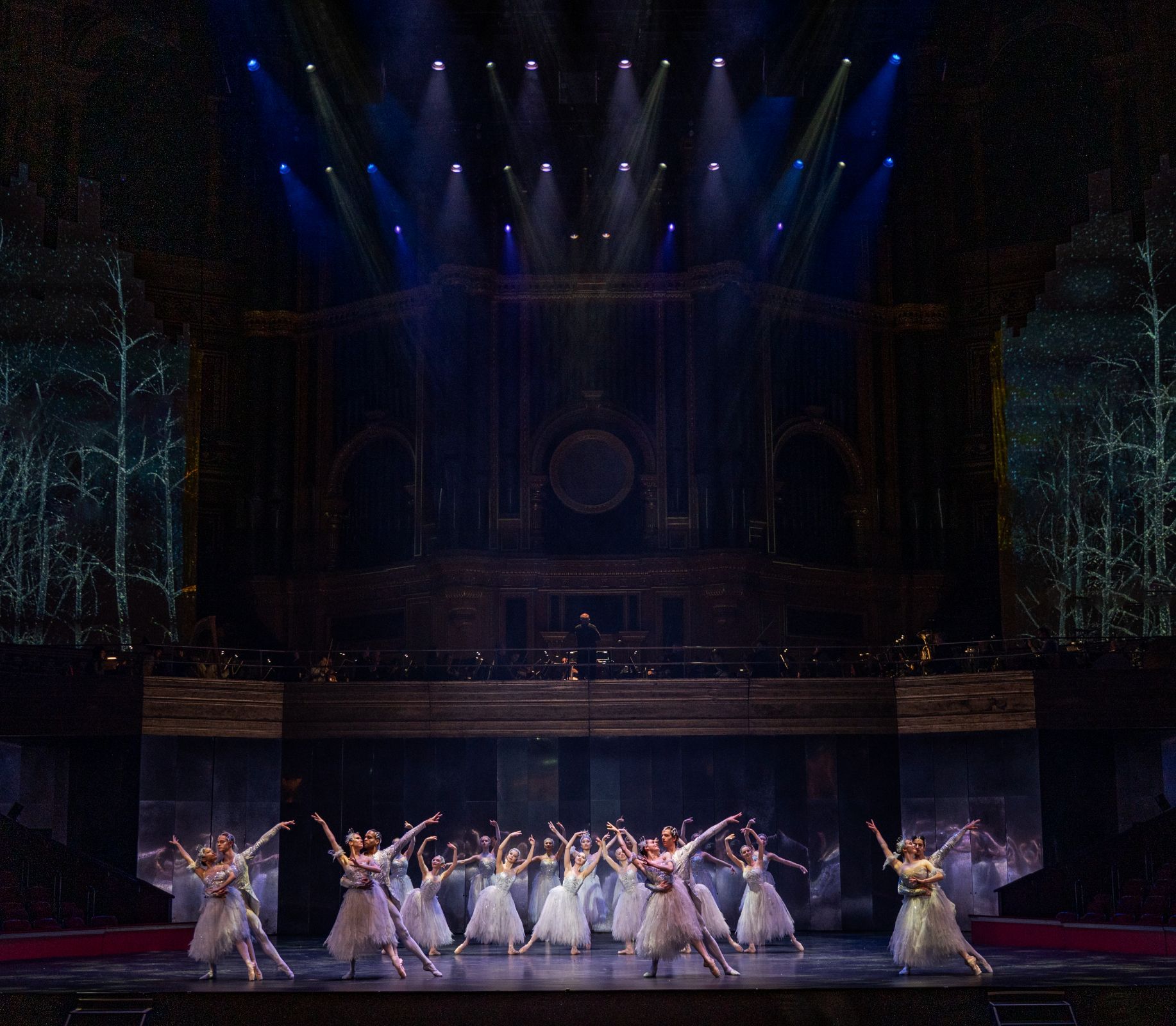The Snow Scene, Birmingham Royal Ballet, <i>The Nutcracker</i> &copy; Anabel Moeller