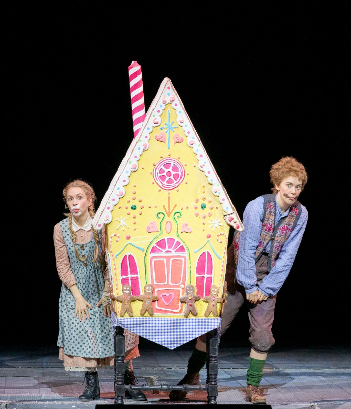 Maria Nazarova (Gretel) et Alma Neuhaus (Hansel) &copy; Wiener Staatsoper | Michael Pöhn