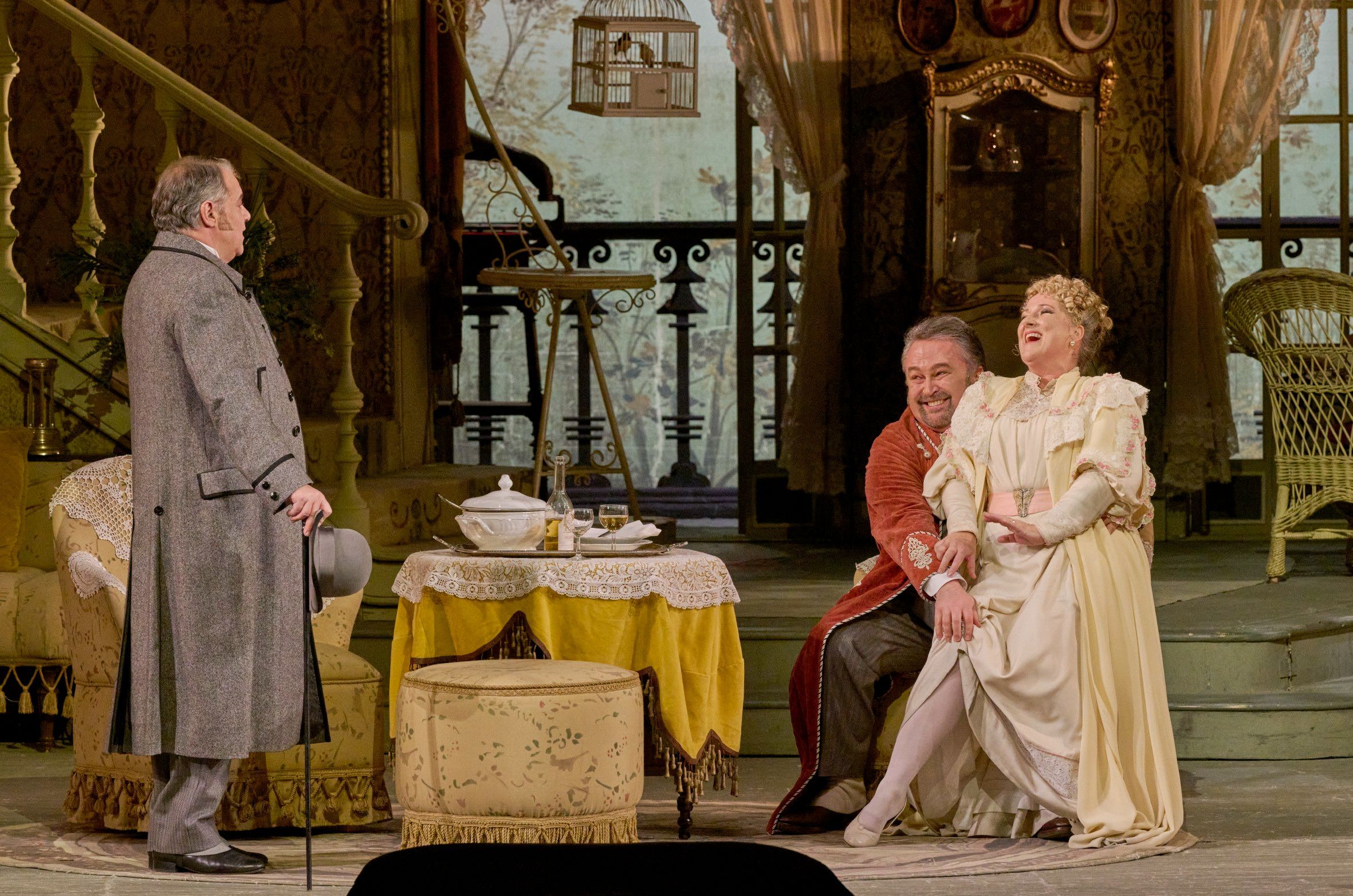 Jochen Schmeckenbecher (Frank), Jörg Schneider (Alfred) et Diana Damrau (Rosalinde) &copy; Wiener Staatsoper | Michael Pöhn