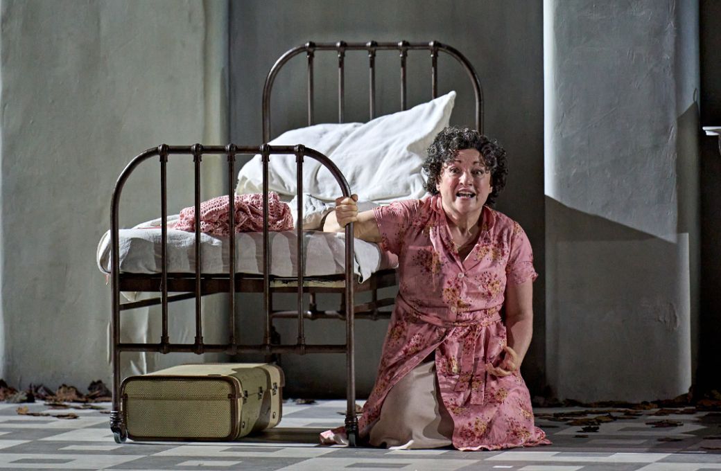Ailish Tynan in ENO&rsquo;s <i>The Turn of the Screw</i> &copy; Manuel Harlan
