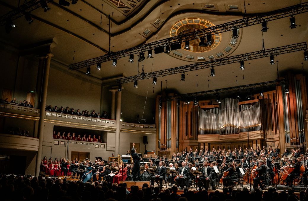 Alain Altinoglu conducts La Monnaie Symphony Orchestra and Chorus in Mahler&rsquo;s Eighth &copy; Vincent Callot