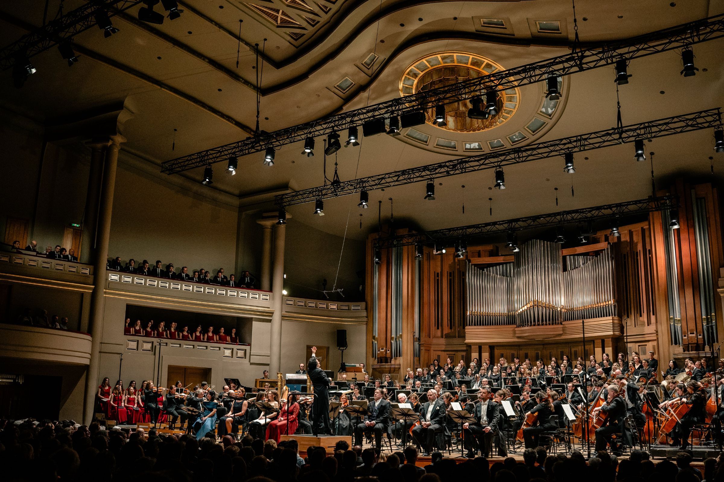 Alain Altinoglu conducts La Monnaie Symphony Orchestra and Chorus in Mahler’s Eighth &copy; Vincent Callot