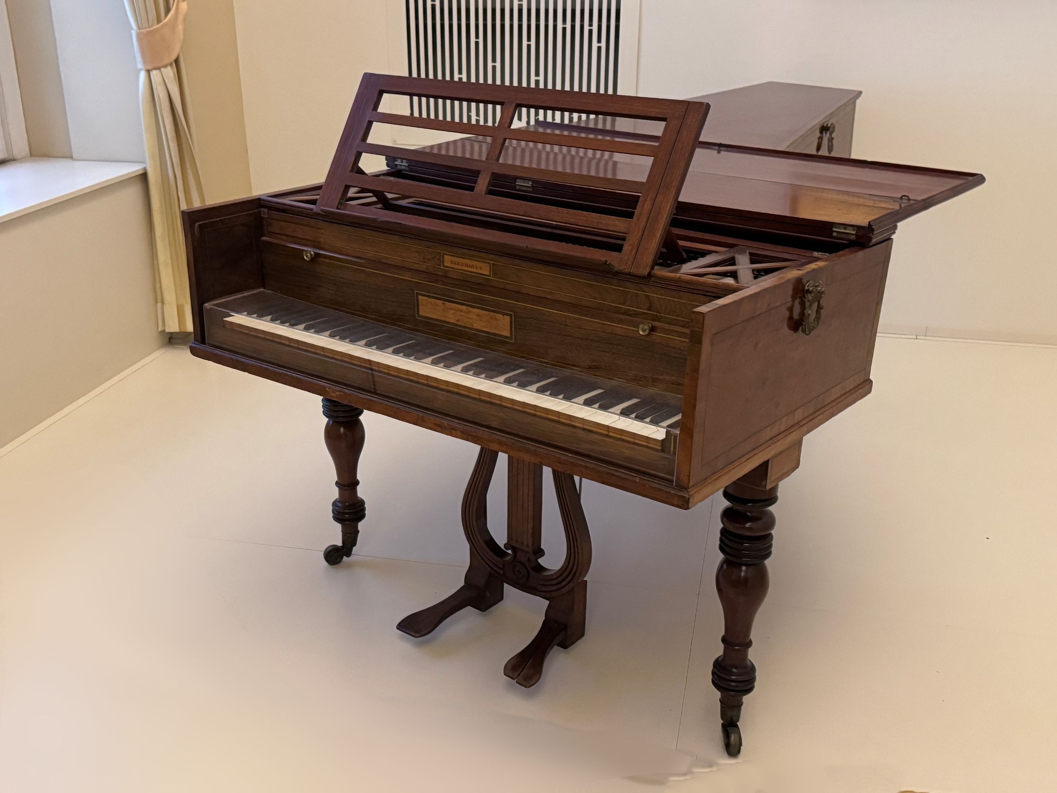 Un piano Broadwood (1817) qui a appartenu à Beethoven et Liszt © Wikiemedia Commons | Dguendel (Hungarian National Museum, Budapest)