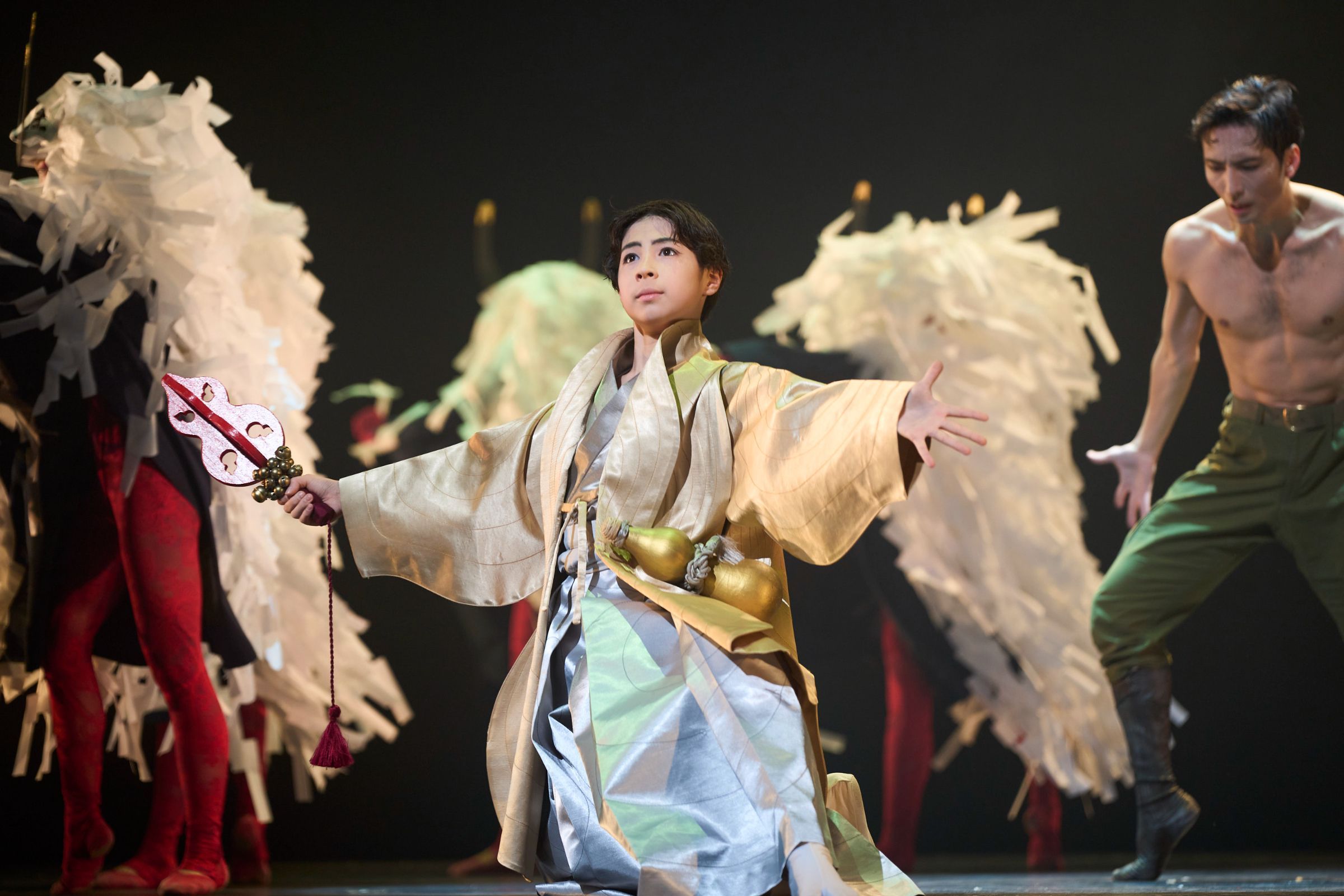 Maholo Onoe as the Boy K in Kaiji Moriyama's <i>A Dance Remembered in Tohno</i> © Hajime Watanabe
