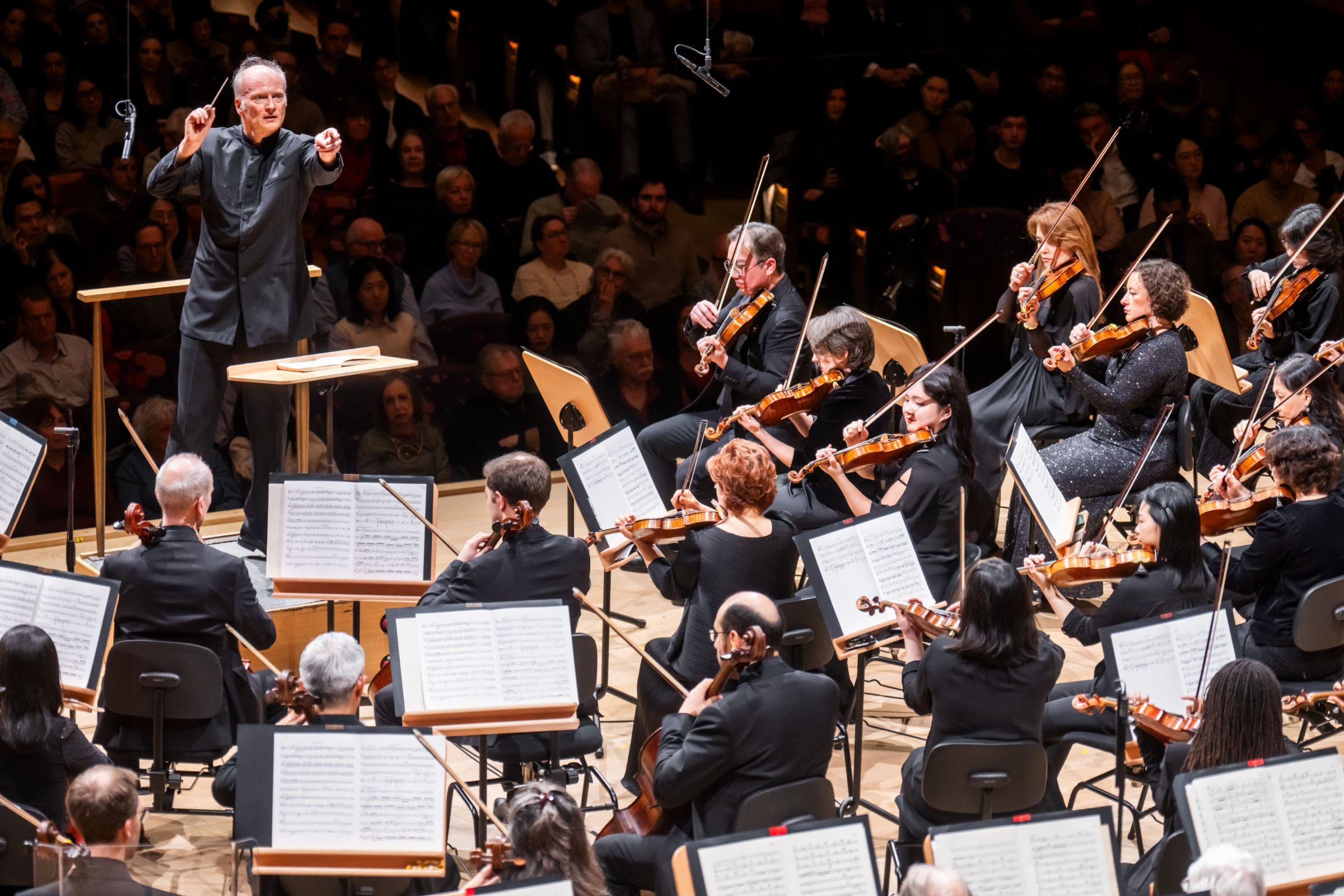 Gianandrea Noseda conducts the New York Philharmonic &copy; Chris Lee