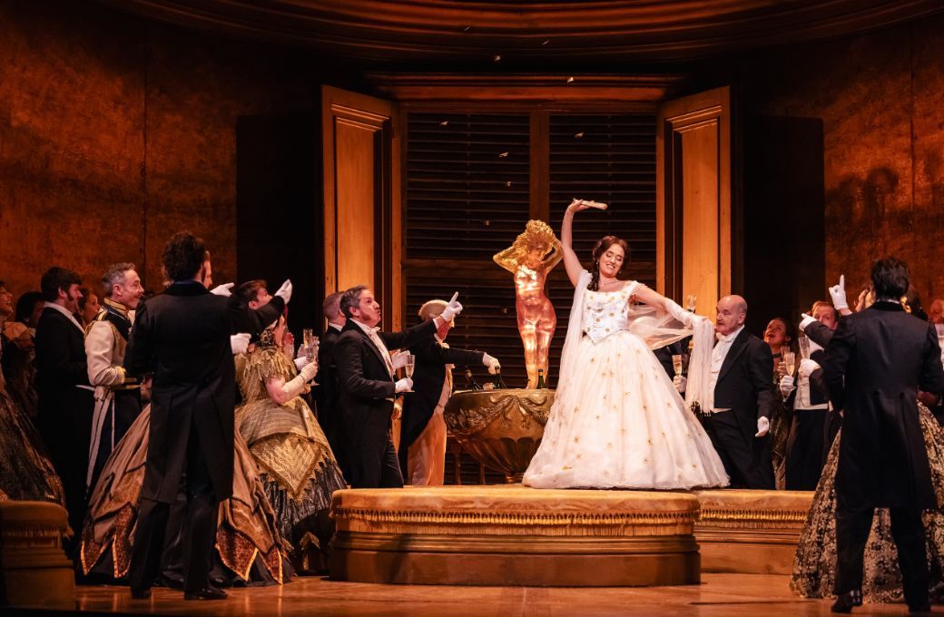 Ermonela Jaho (Violetta) and the Royal Opera Chrous &copy; The Royal Opera 2026 | Pamela Raith