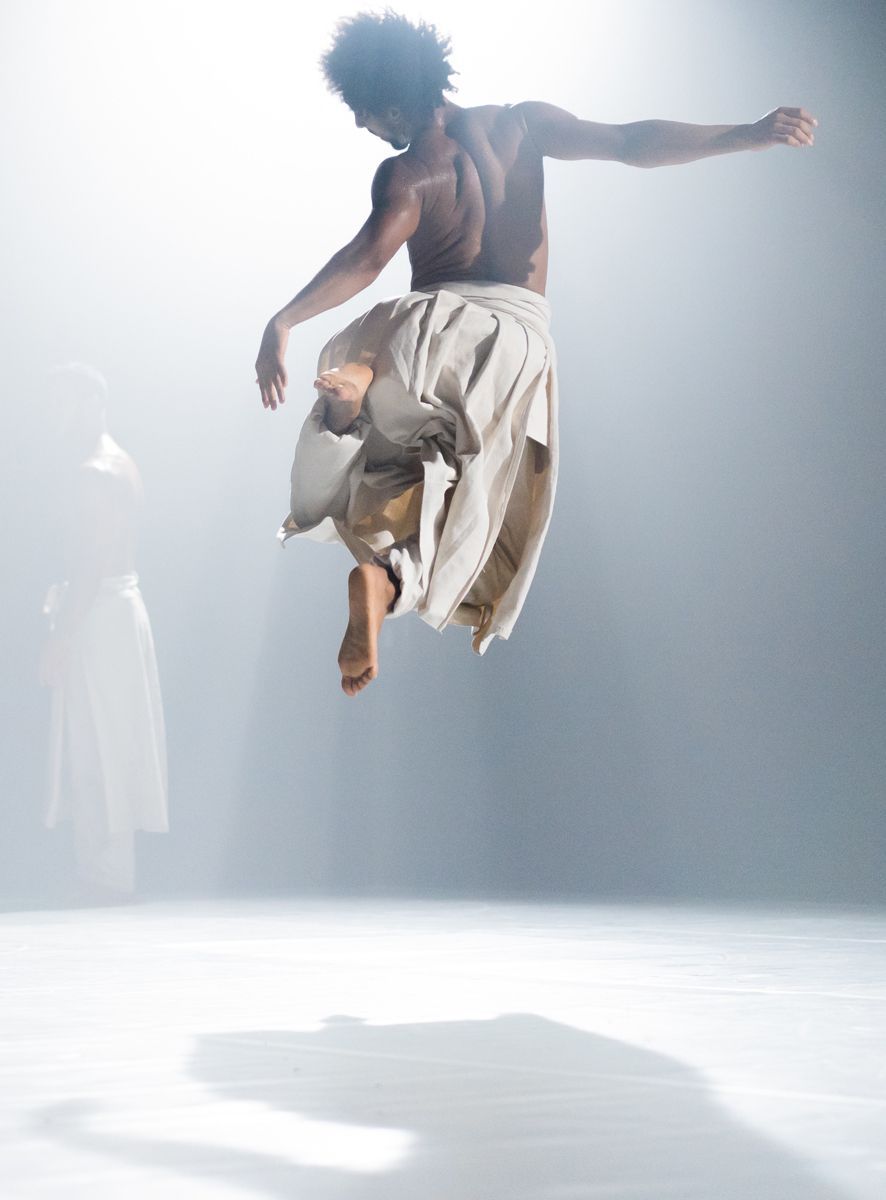 Compagnie Herv&eacute; Koubi in <i>What The Day Owes To The Night</i> &copy; Olivier Soulie