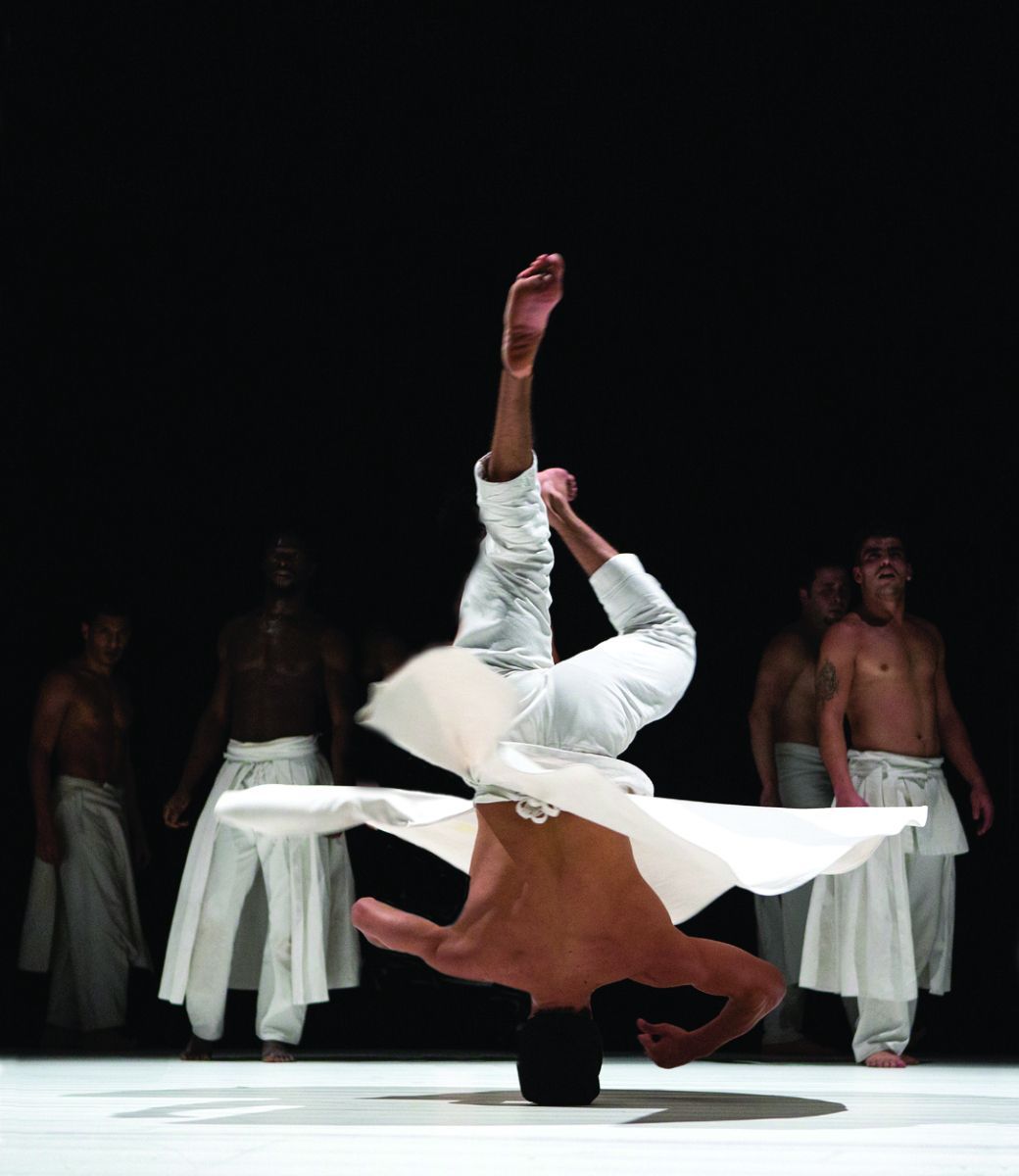 Compagnie Herv&eacute; Koubi in <i>What The Day Owes To The Night</i> &copy; Didier Philispart