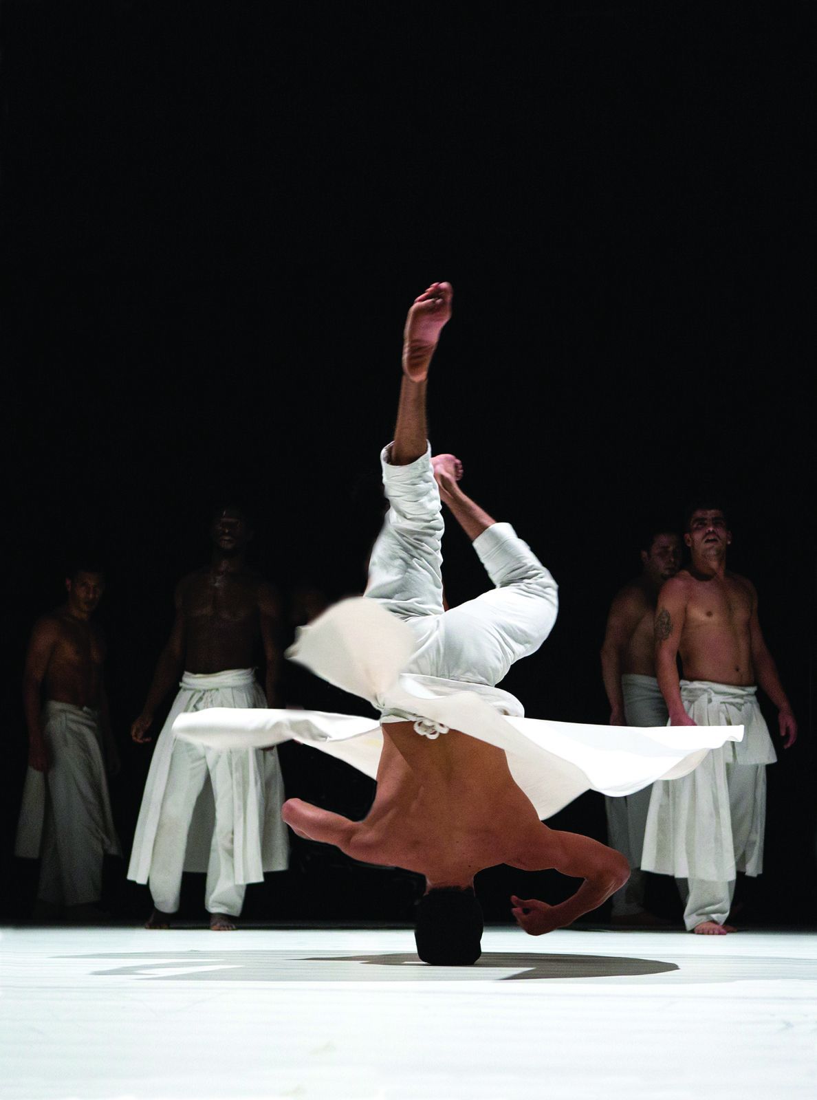 Compagnie Hervé Koubi in <i>What The Day Owes To The Night</i> &copy; Didier Philispart