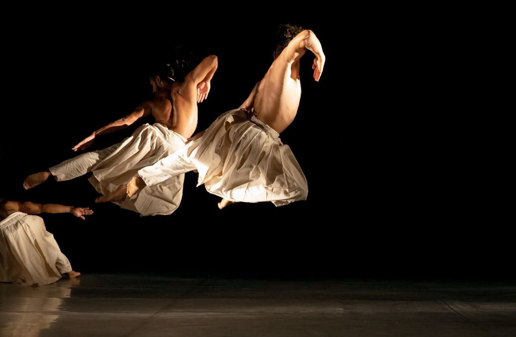 Compagnie Herv&eacute; Koubi in <i>What The Day Owes To The Night</i> &copy; Didier Philispart