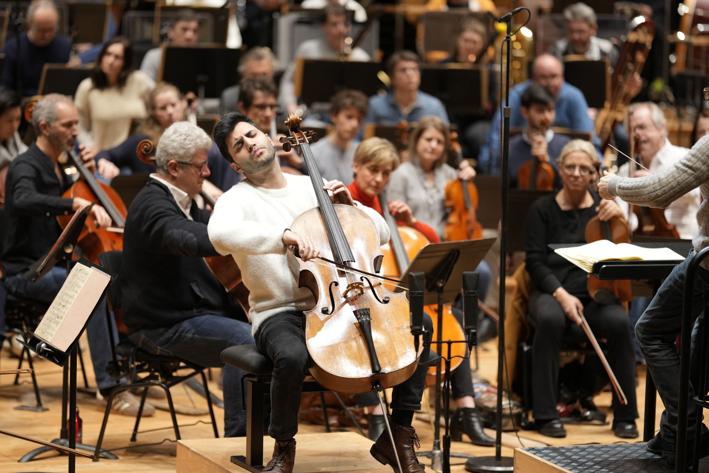 Kian Soltani pendant les répétitions de <i>Don Quichotte</i> &copy; Christophe Abramowitz / Radio France