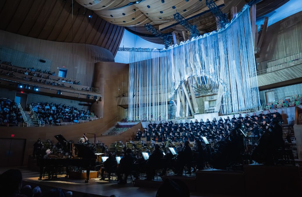 The Los Angeles Philharmonic perform <i>Prometheus, Poem of Fire</i> © Farah Sosa