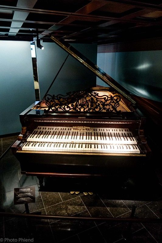 The Mangeot double grand piano in the Musical Instrument Museum, Brussels &copy; PhotoPhiend on Flickr | CC BY-NC-ND 2.0