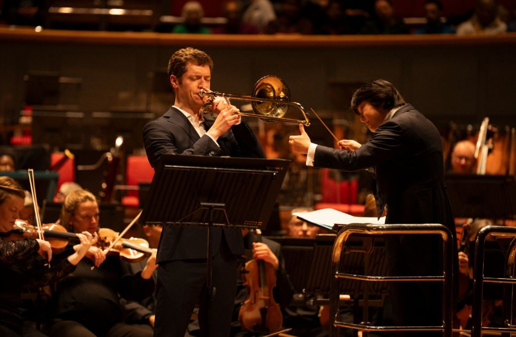 Peter Moore and Kazuki Yamada with the City of Birmingham Symphony Orchestra © Andrew Fox