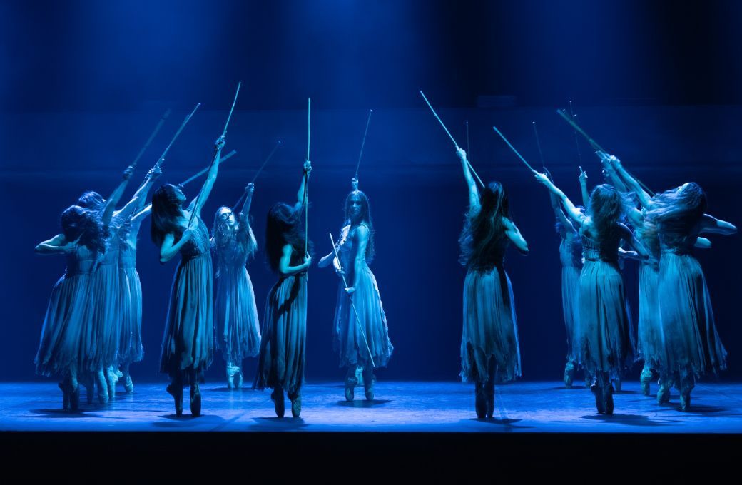 English National Ballet as Wilis in Akram Khan's <i>Giselle</i> &copy; Photography by ASH