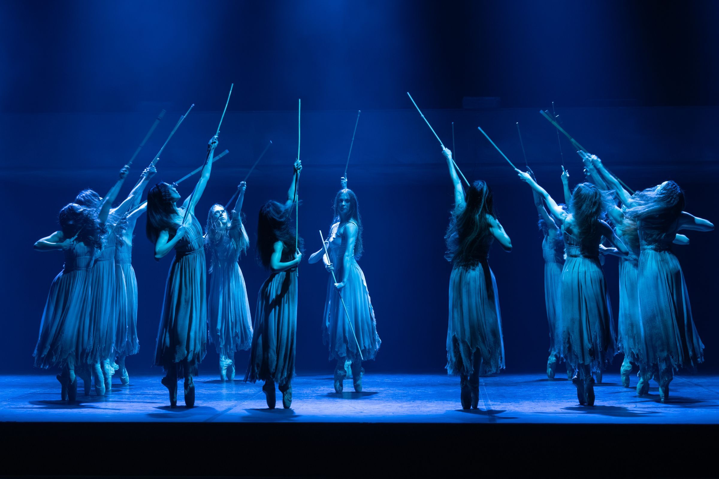 English National Ballet as Wilis in Akram Khan's <i>Giselle</i> © Photography by ASH