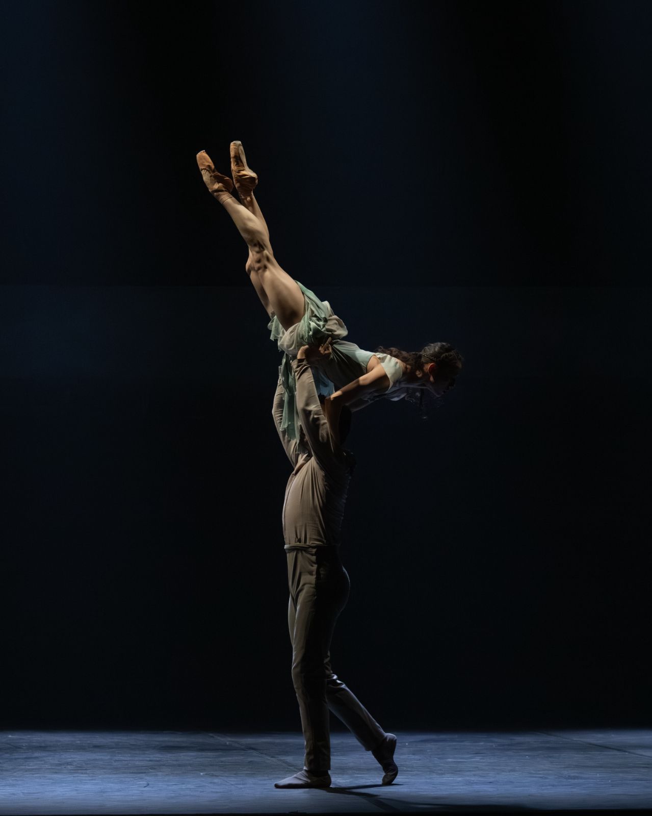 Emily Suzuki as Giselle and James Streeter as Albrecht in Akram Khan's <i>Giselle</i> © Photography by ASH