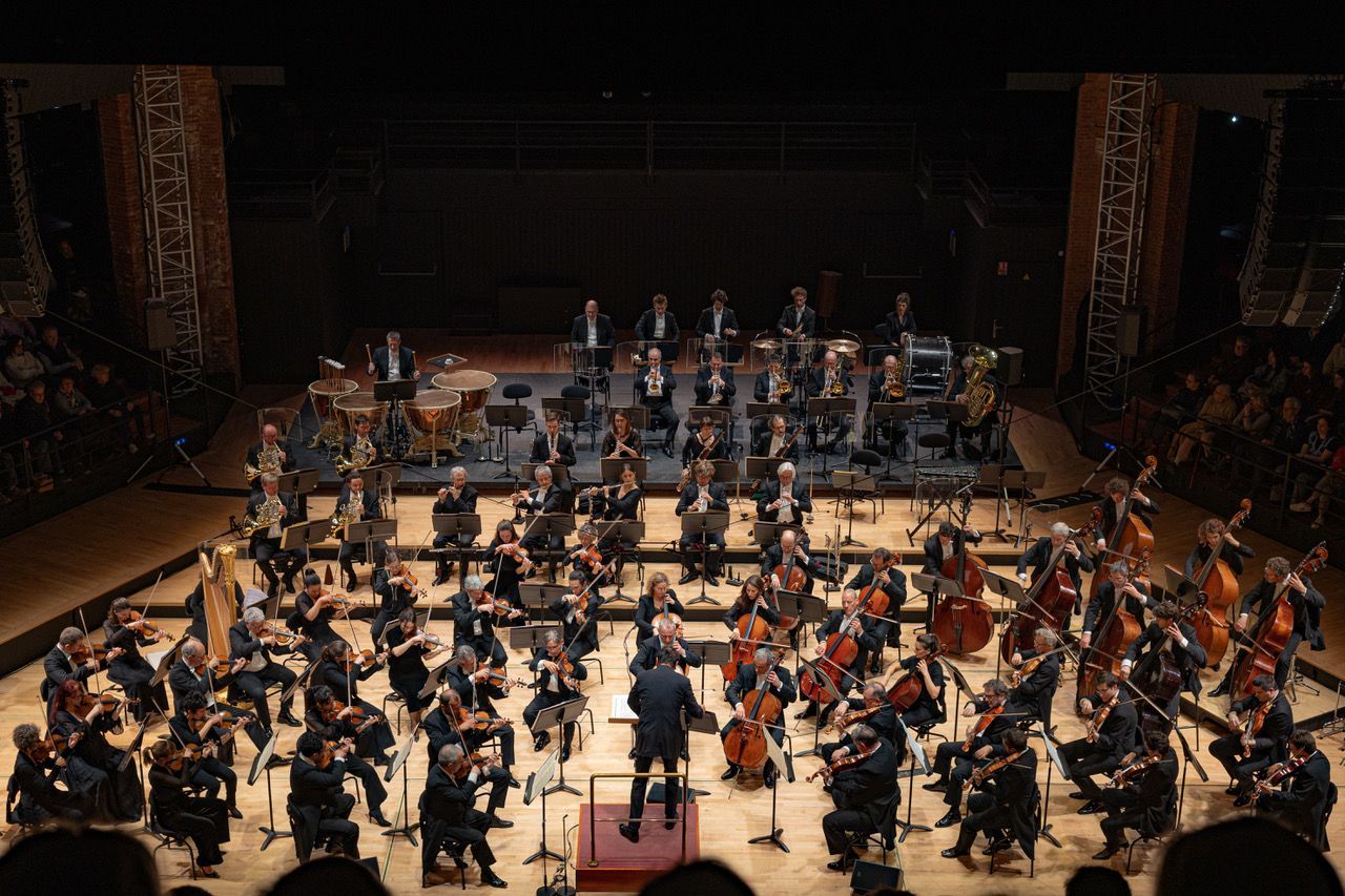 Yutaka Sado et l'Orchestre National de France &copy; William Wartel
