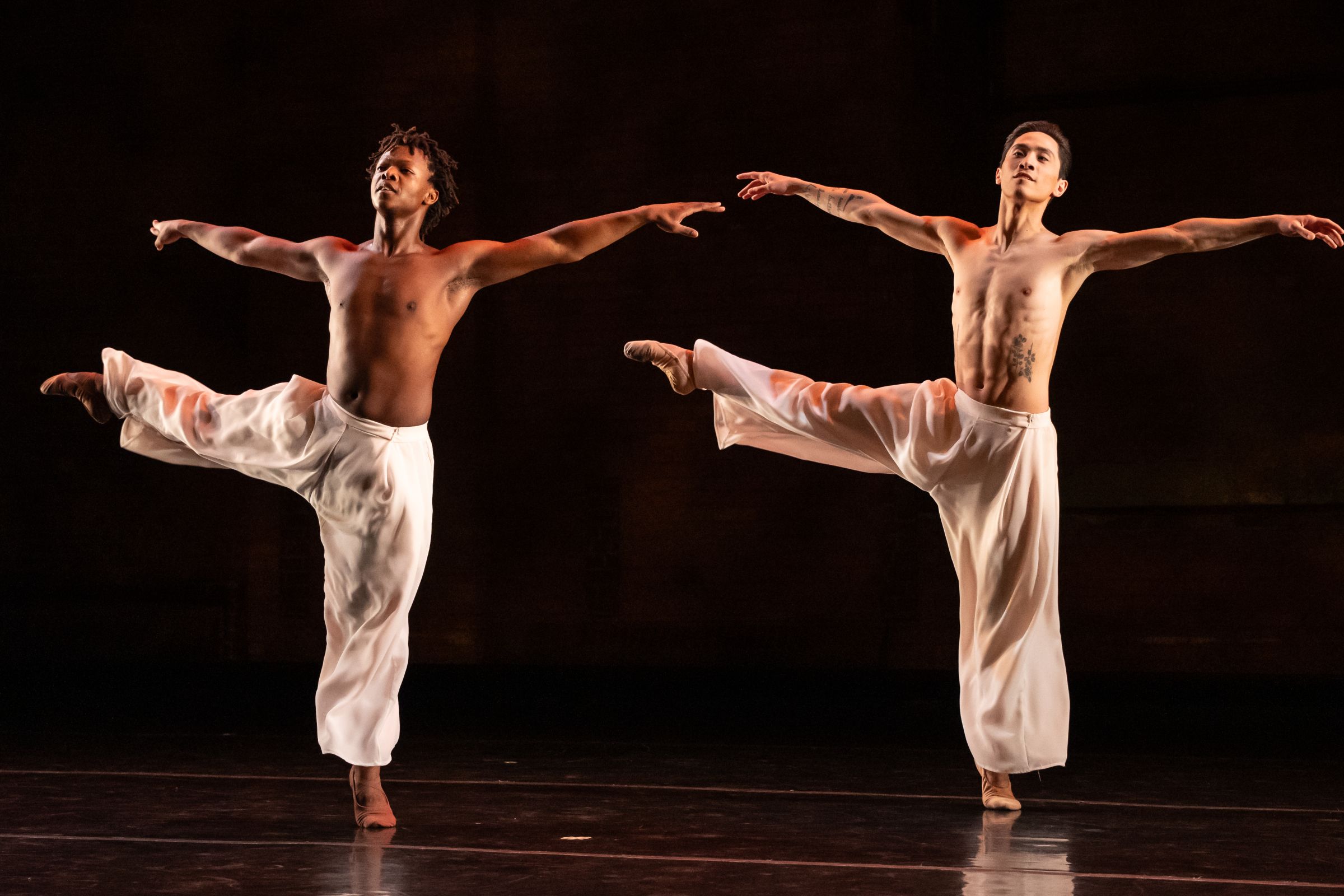Siphesihle November and Jeffrey Cirio in <i>Notes</i> by Lucinda Childs © Steven Pisano