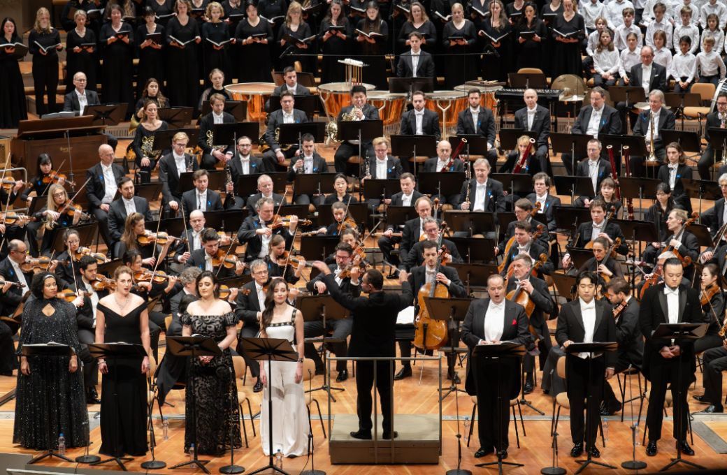 Kirill Petrenko dirigiert Mahlers Achte Symphonie &copy; Monika Rittershaus