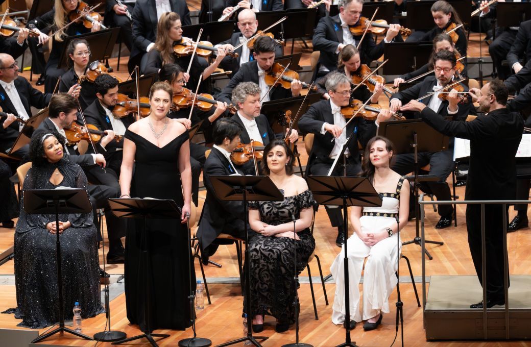 Golda Schultz, Jacquelyn Wagner, Beth Taylor, Fleur Barron und Kirill Petrenko &copy; Monika Rittershaus