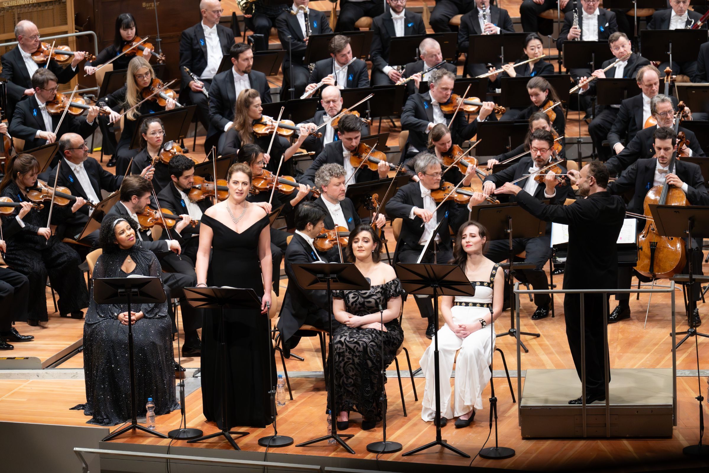 Golda Schultz, Jacquelyn Wagner, Beth Taylor, Fleur Barron und Kirill Petrenko &copy; Monika Rittershaus