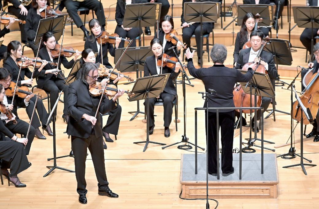 Leonidas Kavakos, Myung-whun Chung and the KBS Symphony Orchestra © Courtesy of the KBS Symphony Orchestra