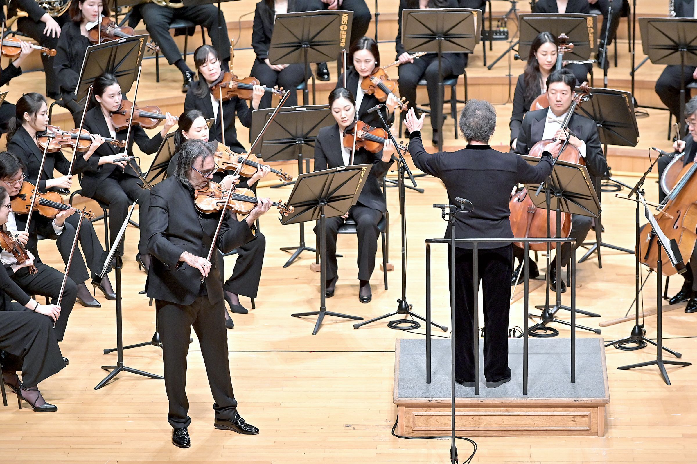 Leonidas Kavakos, Myung-whun Chung and the KBS Symphony Orchestra © Courtesy of the KBS Symphony Orchestra