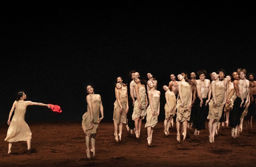 Opera Ballet Vlaanderen in Pina Bausch's <i>Le Sacre du printemps</i> &copy; PhileDeprez