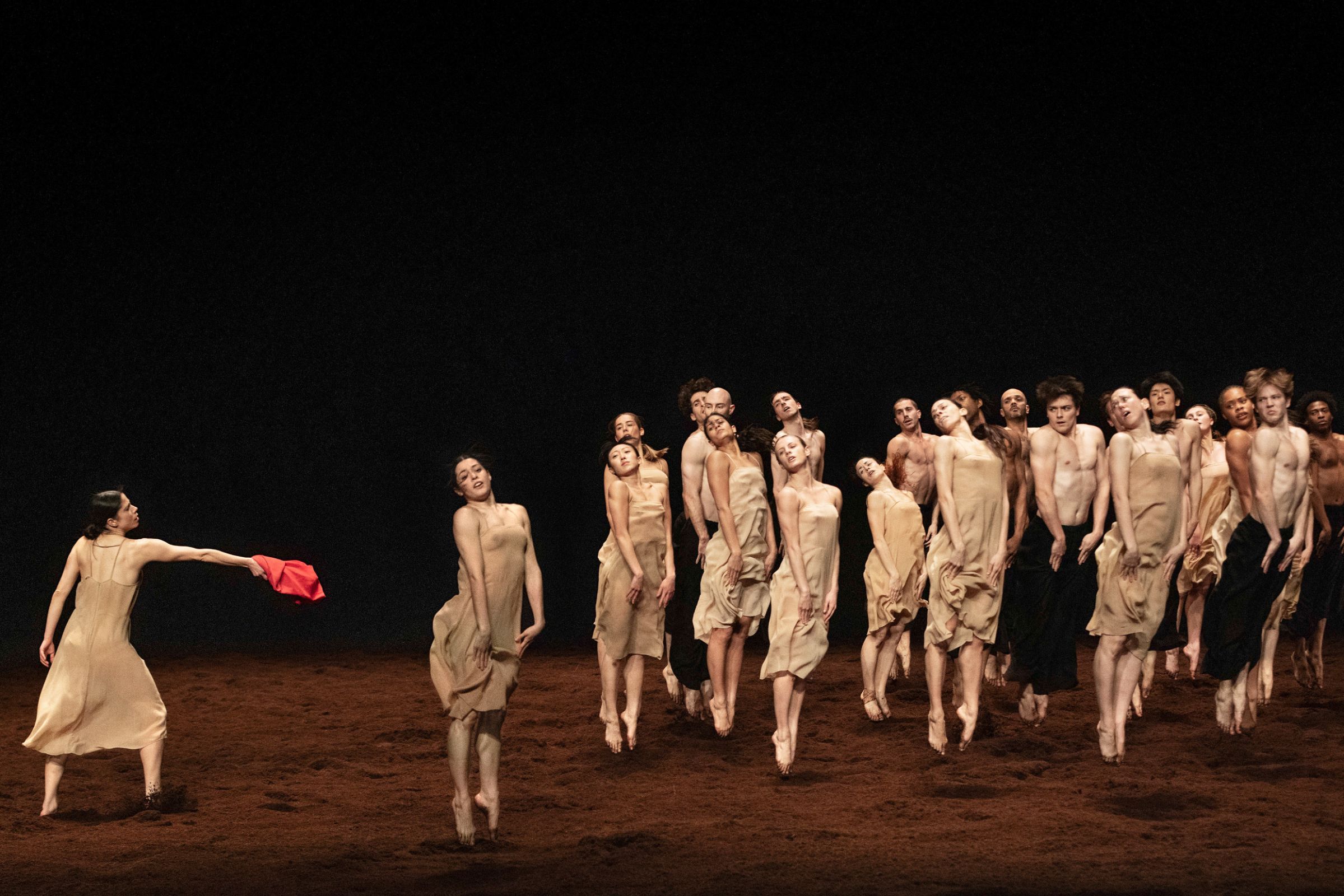 Opera Ballet Vlaanderen in Pina Bausch's <i>Le Sacre du printemps</i> &copy; PhileDeprez