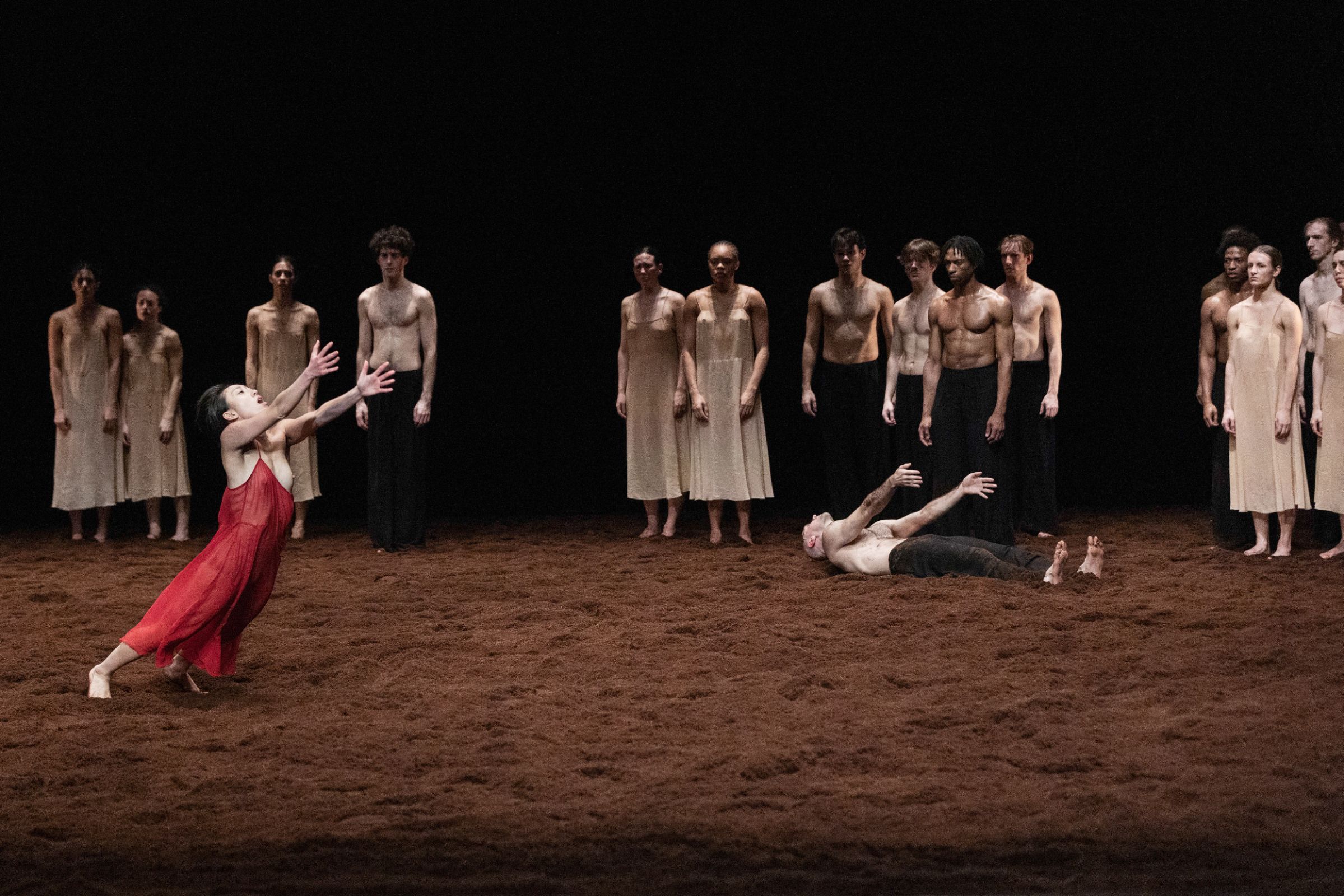 Towa Iwase and Opera Ballet Vlaanderen in Pina Bausch's <i>Le Sacre du printemps</i> © PhileDeprez
