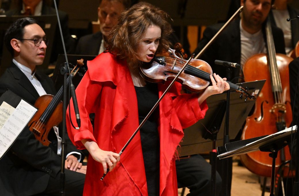 Patricia Kopatchinskaja and the London Symphony Orchestra &copy; LSO | Mark Allan